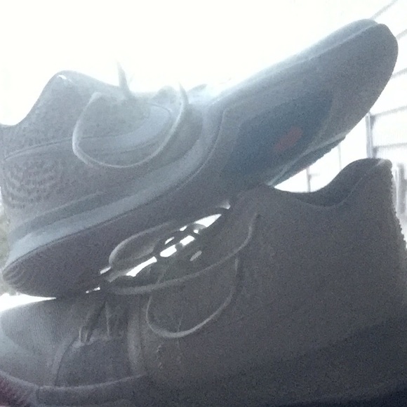 Kyrie 3 - Picture 1 of 1